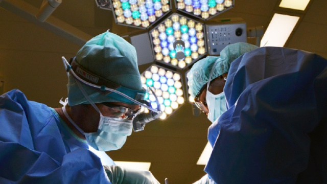 Un chirurgo marchiava i fegati trapiantati con le sue iniziali.