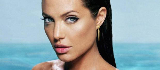 Angelina Jolie, para a surpresa geral, é uma delas Angelina Jolie, para a surpresa geral, é uma delas