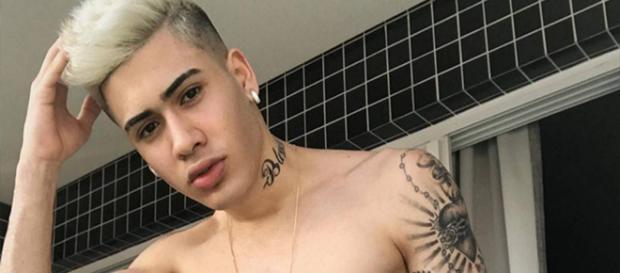 MC Kevinho faz festinha particular com ex-BBB em suíte de hotel (Foto: Reprodução/Instagram) MC Kevinho faz festinha particular com ex-BBB em suíte de hotel (Foto: Reprodução/Instagram)