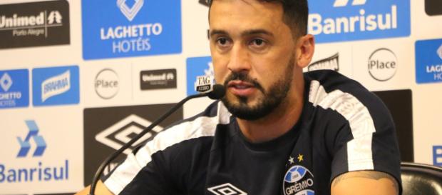 Edílson não quer que Grêmio mude sua maneira de atuar Edílson não quer que Grêmio mude sua maneira de atuar
