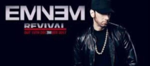 Eminem presentando el nombre de su cd Eminem presentando el nombre de su cd