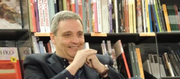 Maurizio De Giovanni, denunciato da Centoautori Maurizio De Giovanni, denunciato da Centoautori