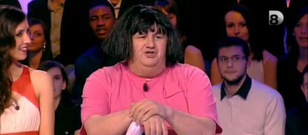 Pierre Ménès n'est pas que journaliste, il est aussi visiblement humoriste (C8) Pierre Ménès n'est pas que journaliste, il est aussi visiblement humoriste (C8)