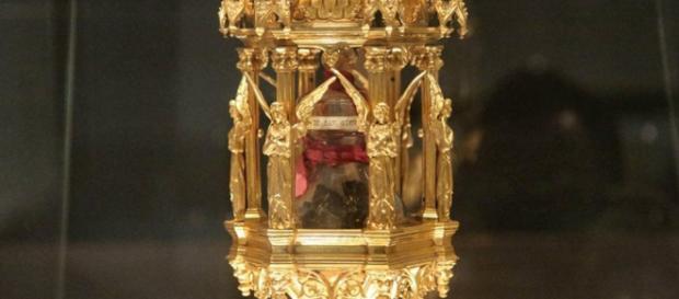 Un prezioso corredo sacro fiammigno Un prezioso corredo sacro fiammigno