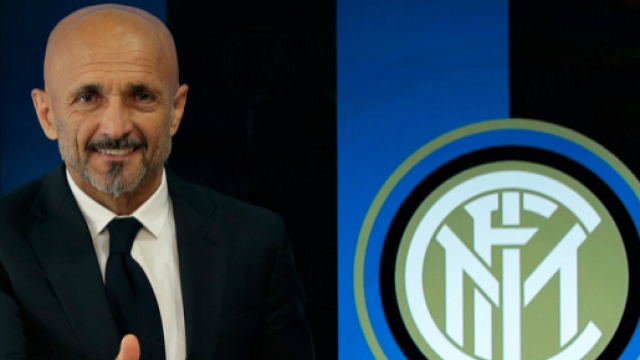 spalletti saluta durante la sua presentazione