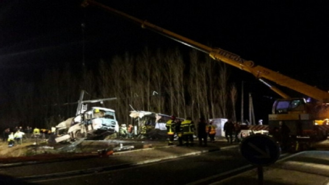Un terrible accident entre un bus scolaire et un train à Millas fait quatre morts et vingt blessés