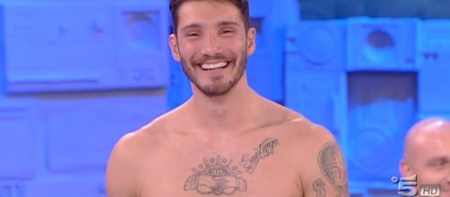 Stefano De Martino lascia Amici 17