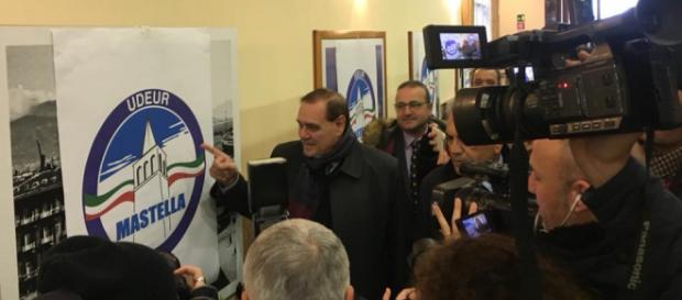 Clemente Mastella presenta il nuova simbolo del'Udeur (Fonte: profilo ufficiale Fb Clemente Mastella) Clemente Mastella presenta il nuova simbolo del'Udeur (Fonte: profilo ufficiale Fb Clemente Mastella)