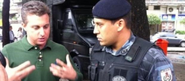 Luciano Huck leva bronca do Detran-RJ, por não usar capacete (Foto ilustrativa). Luciano Huck leva bronca do Detran-RJ, por não usar capacete (Foto ilustrativa).