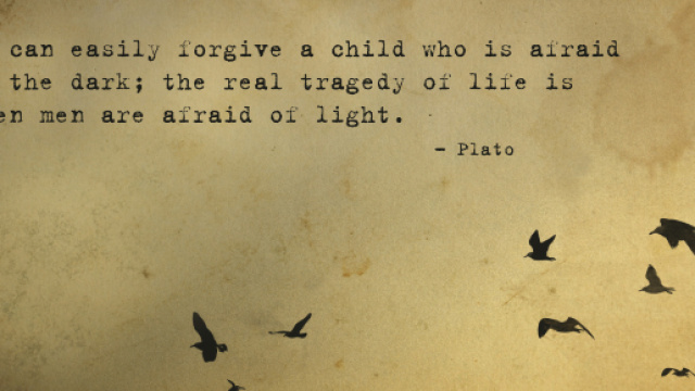 "noi possiamo facilmente dimenticare un bambino che ha paura del buio; ma la vera tragedia è quando un uomo ha paura della luce"