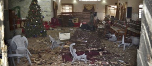 L'interno della chiesa dopo l'attacco - photo:ARSHAD BUTT (AP)