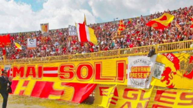 La curva del Catanzaro, club di serie C.
