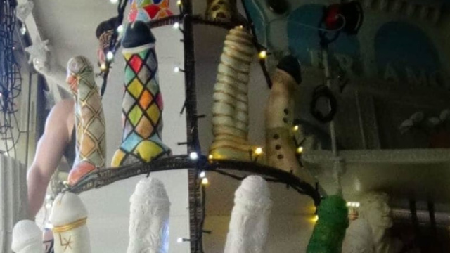 L'albero fallico oggetto del sequestro.