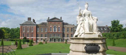 Kensington Palace with Victoria (Image credit – Shisha-Tom, Wikimedia Commons)