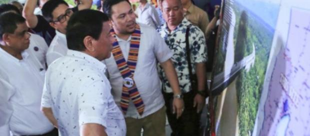 Rodrigo Duterte encabeza la inauguración del Puente Miranda II que conecta el municipio de Carmen y la ciudad de Tagum en Davao del Norte Rodrigo Duterte encabeza la inauguración del Puente Miranda II que conecta el municipio de Carmen y la ciudad de Tagum en Davao del Norte