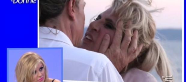 Uomini e Donne, Gemma smascherata: è lei a chiedere un bacio a Giorgio Uomini e Donne, Gemma smascherata: è lei a chiedere un bacio a Giorgio