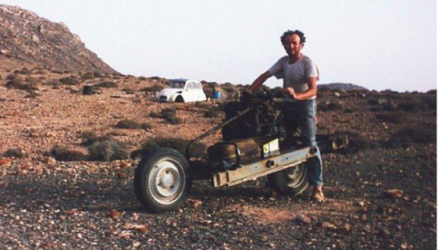 Emily Larey e il cammello del deserto