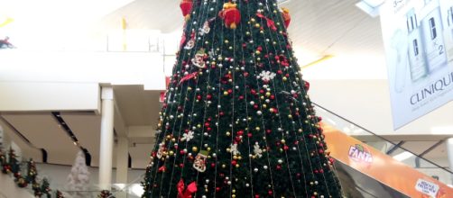 Mega Christmas Tree at a shopping mall in Nairobi, Kenya. By Nicholas Waigwa