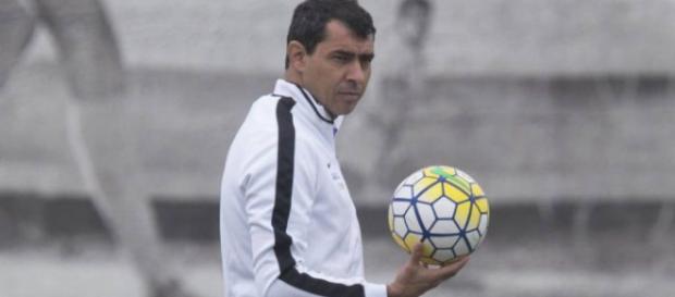 Jogador está fora dos planos de Fábio Carille para 2018 Jogador está fora dos planos de Fábio Carille para 2018