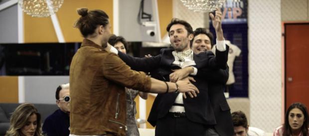 Luca Onestini e la 'dichiarazione' a Raffaello Tonon: la frase ... - funweek.it Luca Onestini e la 'dichiarazione' a Raffaello Tonon: la frase ... - funweek.it