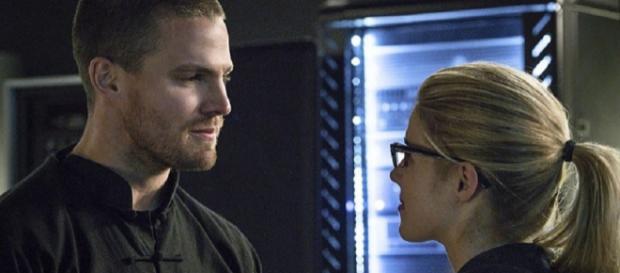 ARROW Review: 'My Name is Oliver Queen' and Yours Isn't (Image Credit: Nerdist/Youtube screenscap) ARROW Review: 'My Name is Oliver Queen' and Yours Isn't (Image Credit: Nerdist/Youtube screenscap)