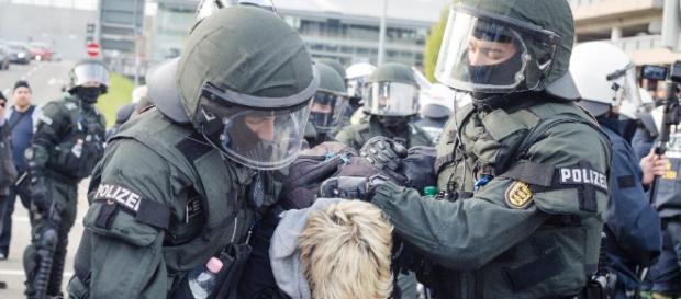 Ten protestors are arrested after demostrations outside Afd party conference turns violent. Ten protestors are arrested after demostrations outside Afd party conference turns violent.
