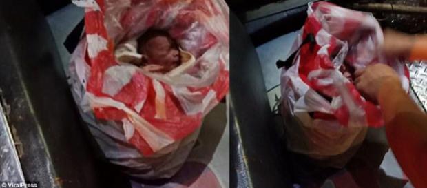 Un nou-născut abandonat a fost salvat în Filipine după ce a fost găsit într-o pungă de gunoi din plastic - Foto: Daily Mail (© ViralPress) Un nou-născut abandonat a fost salvat în Filipine după ce a fost găsit într-o pungă de gunoi din plastic - Foto: Daily Mail (© ViralPress)
