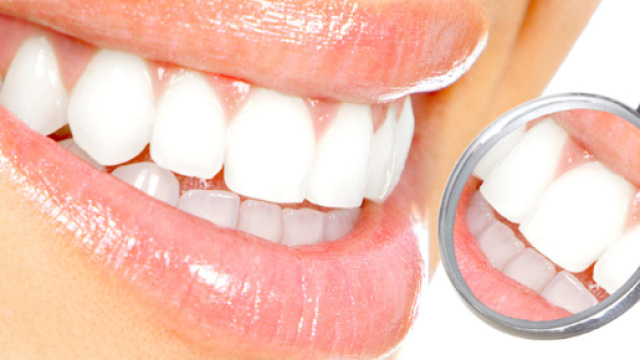 Scegliamo i giusti prodotti per la cura della nostra igiene orale. Gli oli essenziali, dalla natura un aiuto per una bocca sana.