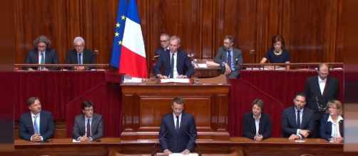 Emmanuel Macron veut réformer les institutions en un an | Euronews - euronews.com