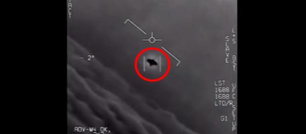 Caças da Marinha americana perseguiram OVNI e tudo foi registrado em vídeo Caças da Marinha americana perseguiram OVNI e tudo foi registrado em vídeo