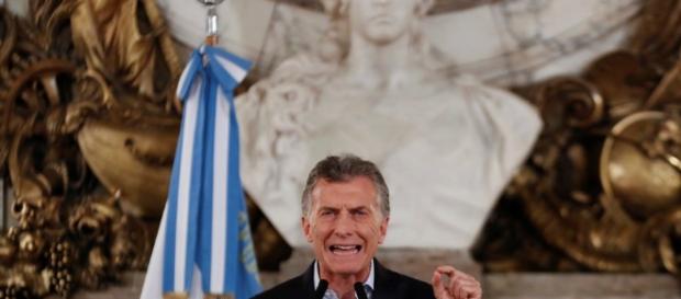Macri en vez de explicar como nos beneficia la reforma, se dedicó solo a atacar a la oposición Macri en vez de explicar como nos beneficia la reforma, se dedicó solo a atacar a la oposición