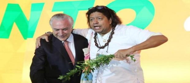Presidente Michel Temer é benzido. (Foto: Divulgação). Presidente Michel Temer é benzido. (Foto: Divulgação).