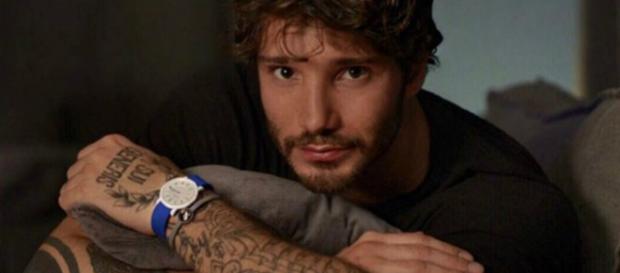 Stefano De Martino lascia Amici: è ufficiale. Stefano De Martino lascia Amici: è ufficiale.