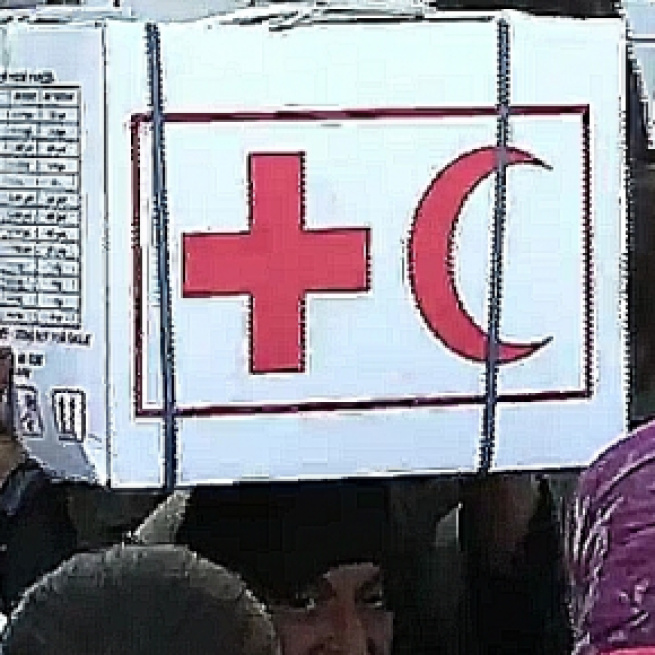 "God is merciful! Russia saved us!" – inhabitants of Deir-ez-Zor with Russian humanitarian aid packages (screenshot\ YouTube)