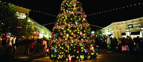 Christmas tree [image courtesy Shreveport-Bossier Convention and Tourist Bureau wikimedia commons]