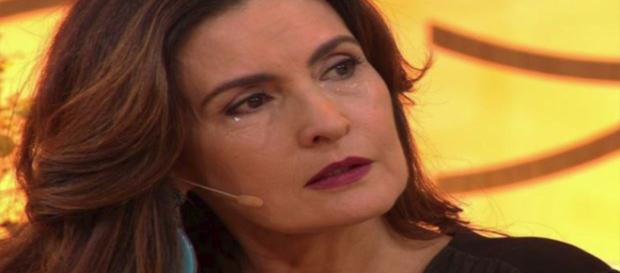 Apresentadora conta rotina de exercícios Apresentadora conta rotina de exercícios