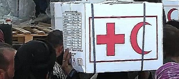 "God is merciful! Russia saved us!" – inhabitants of Deir-ez-Zor with Russian humanitarian aid packages (screenshot\ YouTube) "God is merciful! Russia saved us!" – inhabitants of Deir-ez-Zor with Russian humanitarian aid packages (screenshot\ YouTube)