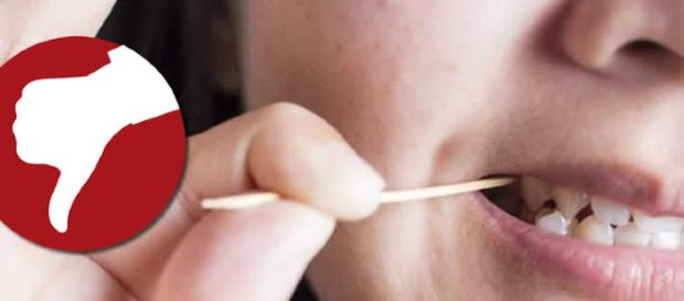 Os perigos do uso do palito de dente Os perigos do uso do palito de dente