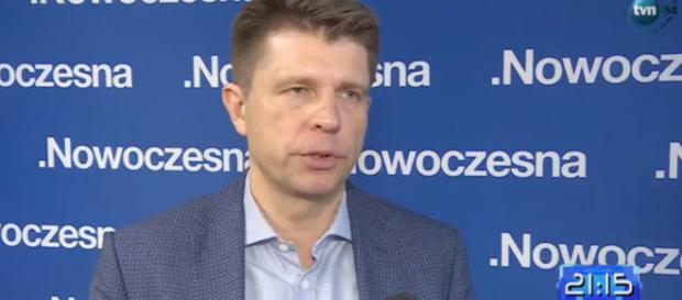 Ryszard Petru udziela wywiadu dla dziennikarza TVN (screen Twitter) Ryszard Petru udziela wywiadu dla dziennikarza TVN (screen Twitter)