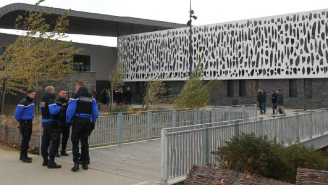 Reprise des cours au collège de Millas : "Je pense aller voir des ... - francetvinfo.fr