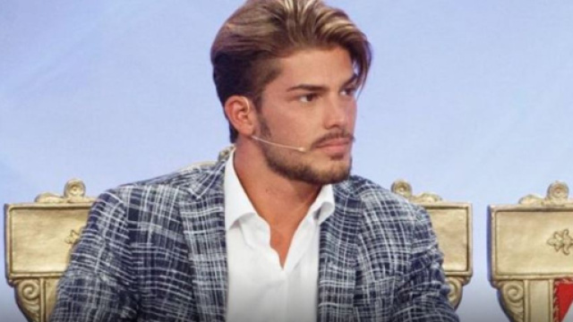 Uomini e Donne, Paolo Crivellin: scatta il bacio con una corteggiatrice - vitadonna.it