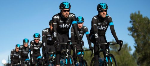 I corridori del Team Sky, squadra di Chris Froome