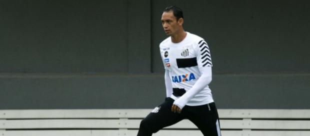Jogador durante atividade com bola no Centro de Treinamento Rei Pelé. / Imagem: Diário do Peixe - com.br Jogador durante atividade com bola no Centro de Treinamento Rei Pelé. / Imagem: Diário do Peixe - com.br