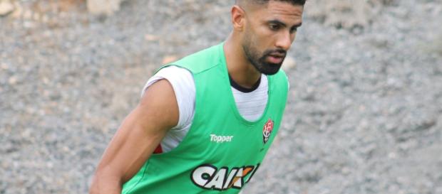 Jogador de destaque na reta final do Brasileirão quer muito vir para o Corinthians. Jogador de destaque na reta final do Brasileirão quer muito vir para o Corinthians.