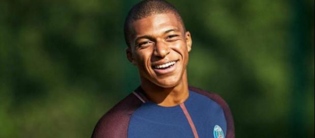 Kylian Mbappé é a nova estrela do futebol francês Kylian Mbappé é a nova estrela do futebol francês