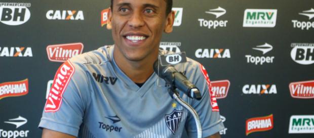 Marcos Rocha pode ir para o Palmeiras em troca feita pelos dois clubes Marcos Rocha pode ir para o Palmeiras em troca feita pelos dois clubes