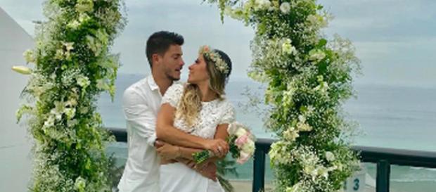 O casamento aconteceu na casa dos noivos no RJ O casamento aconteceu na casa dos noivos no RJ