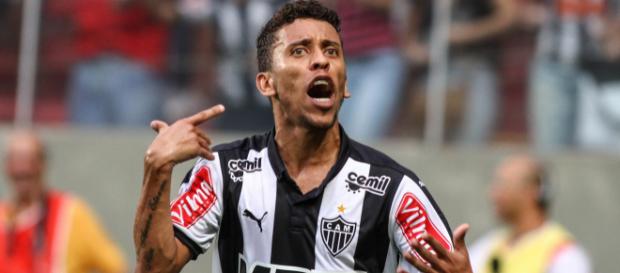 O lateral-direito é considerado de alto nível O lateral-direito é considerado de alto nível