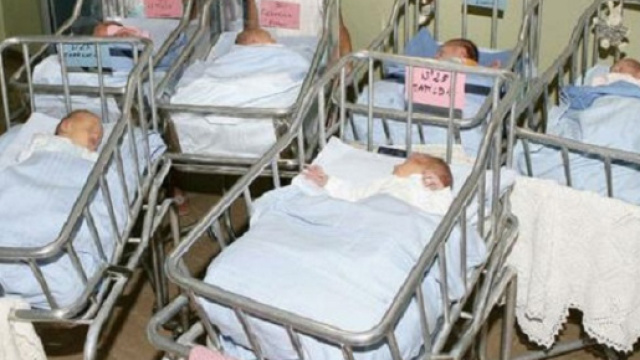 Partorisce dopo essere diventata nonna