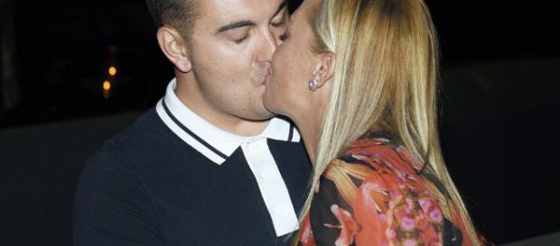 Belén Esteban y su novio Miguel serán padres. Belén Esteban y su novio Miguel serán padres.